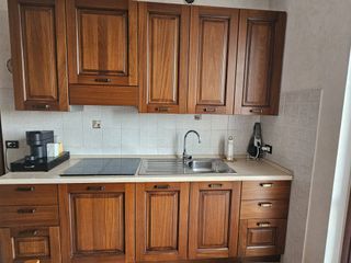 Cucina componibile in legno marrone