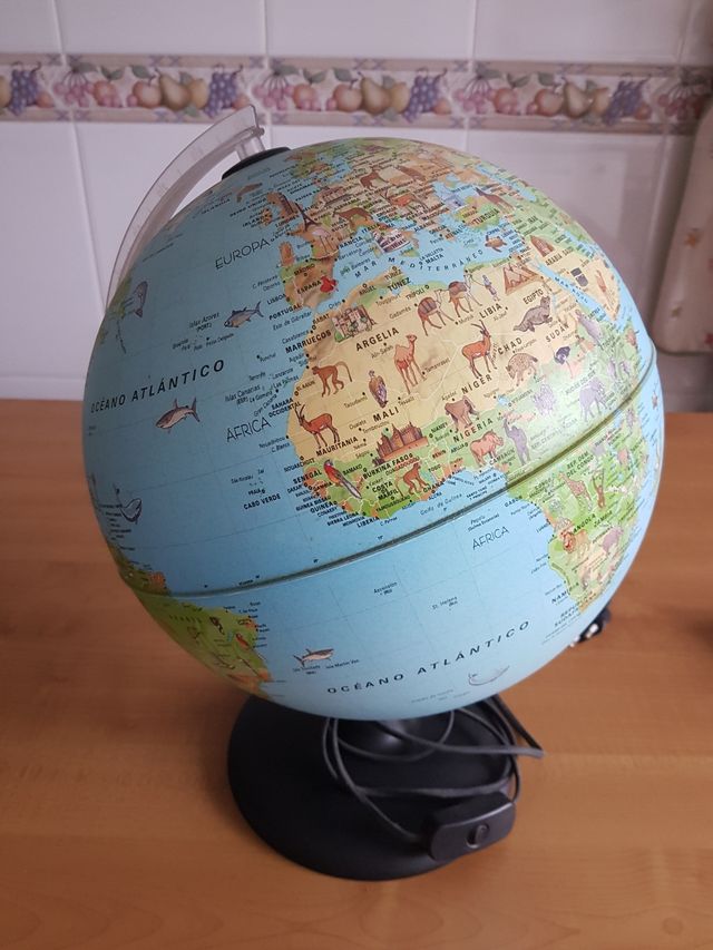 Globo terráqueo educativo