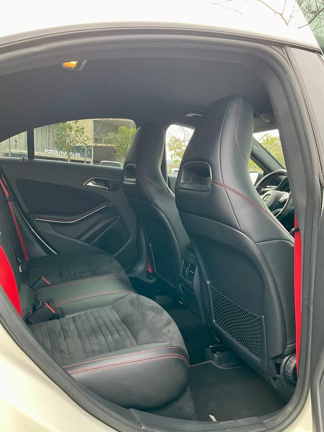 Mercedes-Benz Clase CLA Mercedes-AMG CLA 45 4MATIC