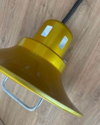 Lámpara de techo vintage amarilla sube baja