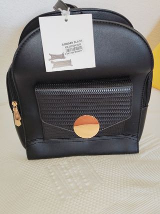 Mochila de piel negra