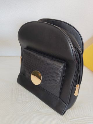 Mochila de piel negra