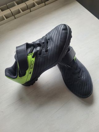 Botas de fútbol multitaco niño