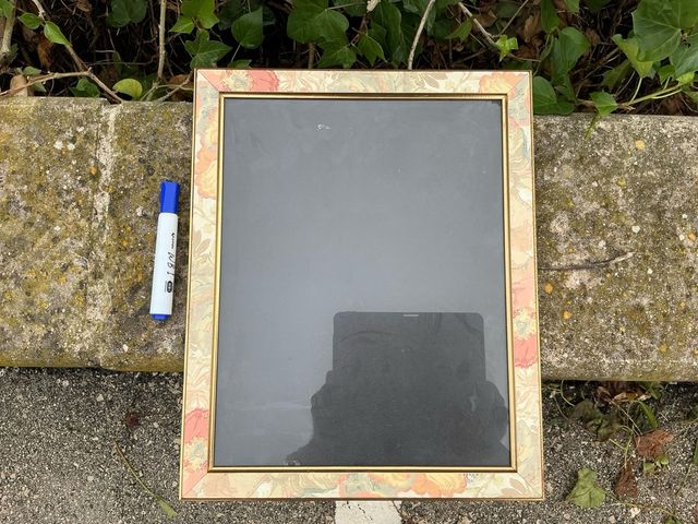 Cornice floreale in legno dorato