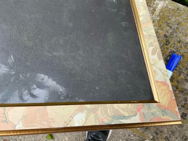 Cornice floreale in legno dorato