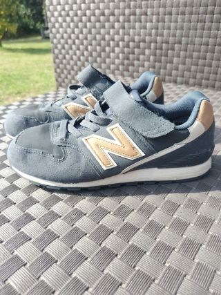 Zapatillas niño New Balance azul y dorado