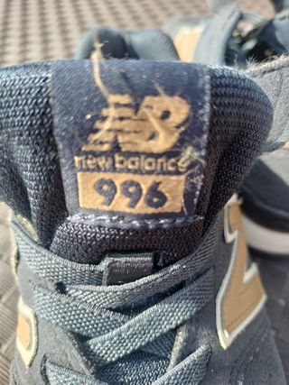 Zapatillas niño New Balance azul y dorado