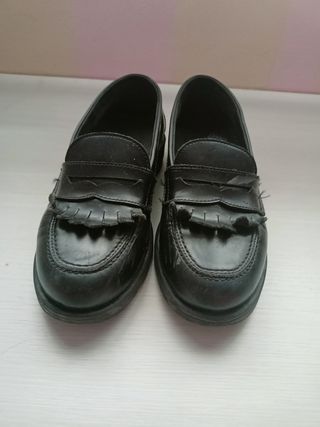Zapatos mocasín niña Paola negros