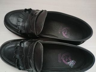 Zapatos mocasín niña Paola negros
