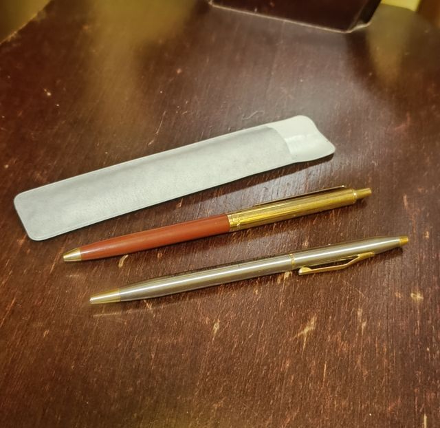 Lote 2 bolígrafos dorados y plateados