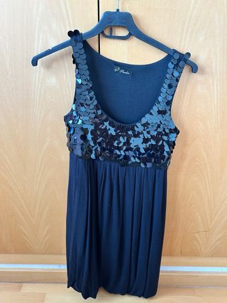 Vestido negro corto de fiesta con lentejuelas