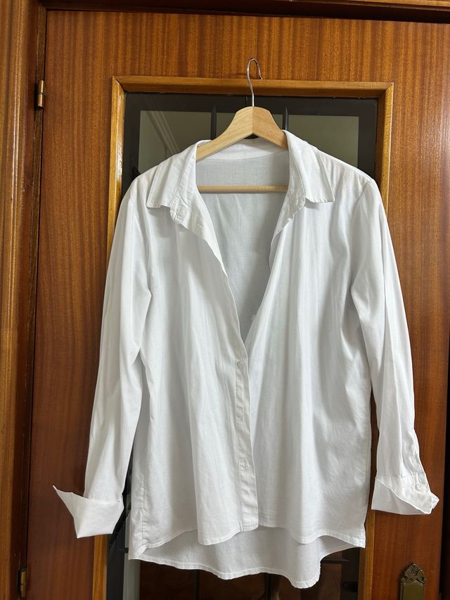 Camisa blanca de manga larga