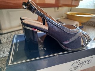 Zapatos de tacón azul marino