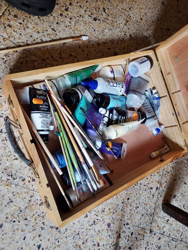 Estuche de pintura al oleo d madera,con 10 pincele