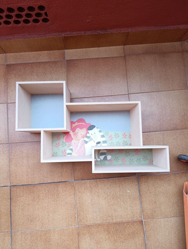 Estantería de madera vintage.