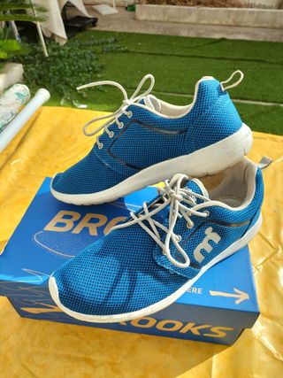 Scarpe da ginnastica Mistral blu e bianche taglia 
