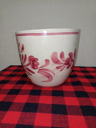 Macetero de cerámica con flor