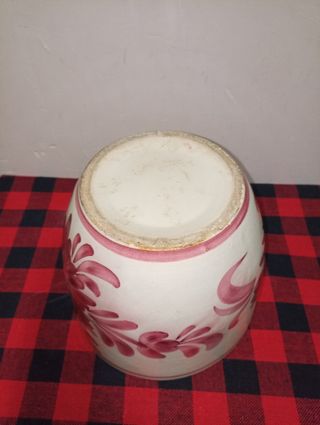 Macetero de cerámica con flor