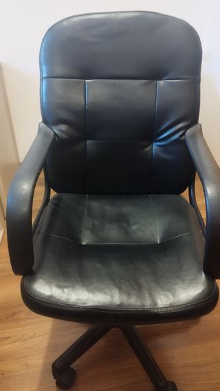 Silla de escritorio de piel sintética negra