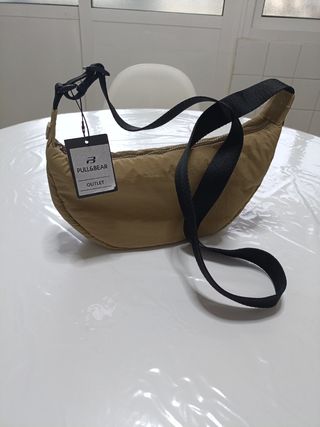 Bolso bandolera Pull&Bear beige oscuro