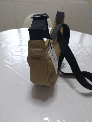 Bolso bandolera Pull&Bear beige oscuro
