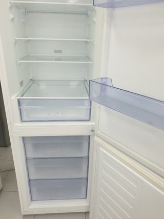 Nevera Beko 2m x 60cm con garantía