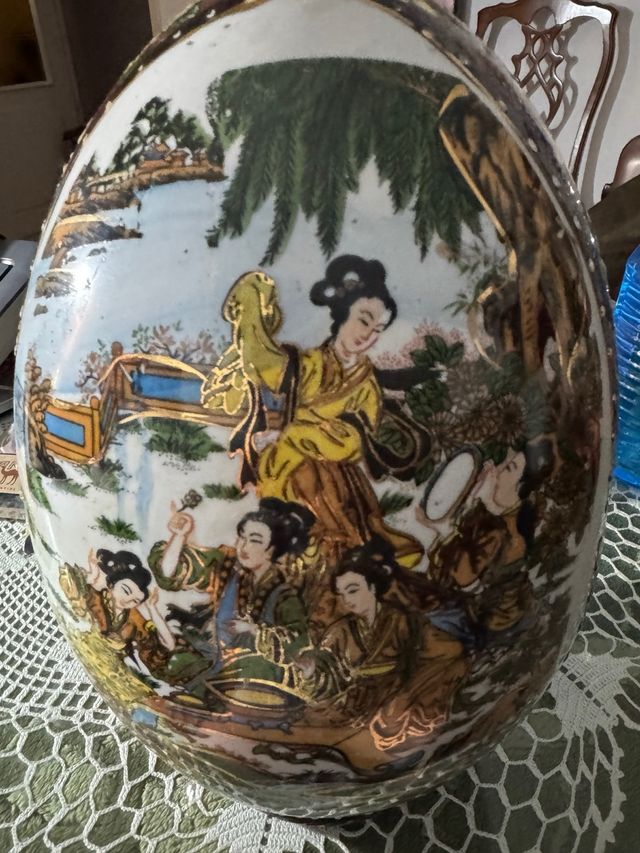 Huevo de porcelana chino decorado