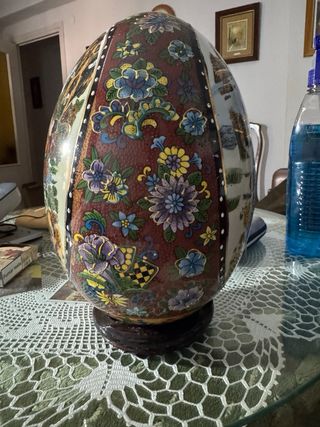 Huevo de porcelana chino decorado