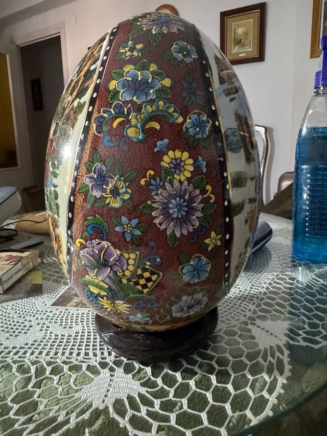 Huevo de porcelana chino decorado