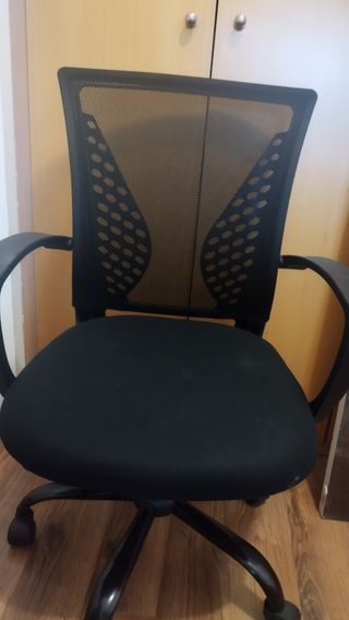 Silla ergonómica de oficina negra