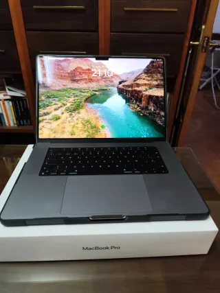 MacBook Pro M1 Max 64GB RAM 2TB SSD. 16 Pulgadas.
