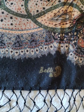 Mantón de lanilla negro y marrón con flecos