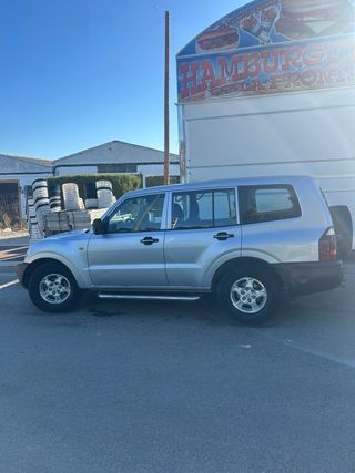 Mitsubishi Montero 2005