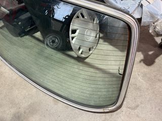 Luna trasera Mercedes W123 Sedan