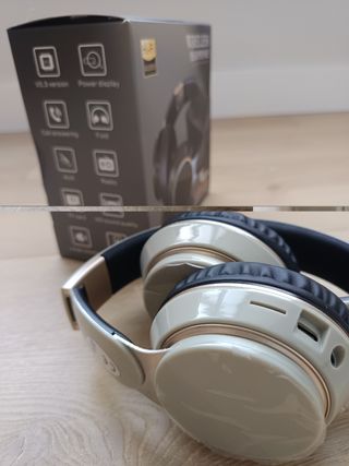 Auriculares Bluetooth color verde y Dorado