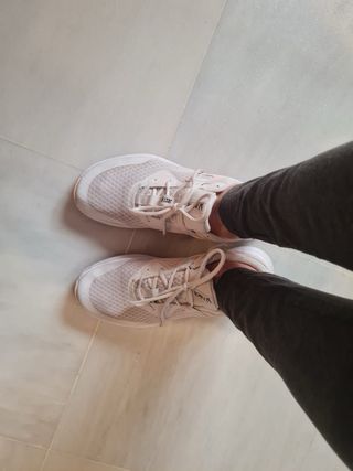 Nike McTrainer Mujer Rosa y Blanco