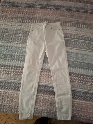 Pantalón pitillo blanco mujer
