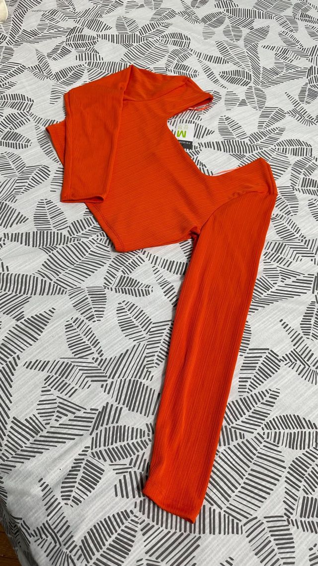 Camiseta naranja manga larga
