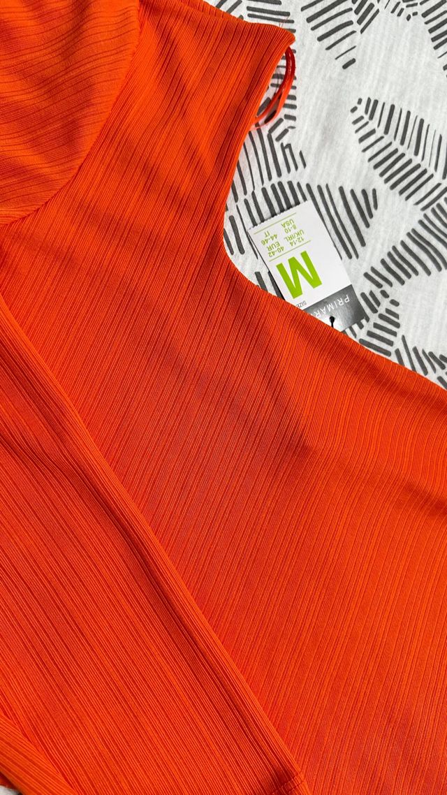 Camiseta naranja manga larga