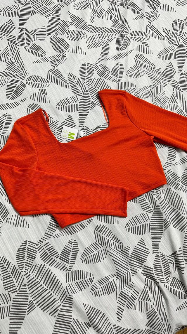 Camiseta naranja manga larga