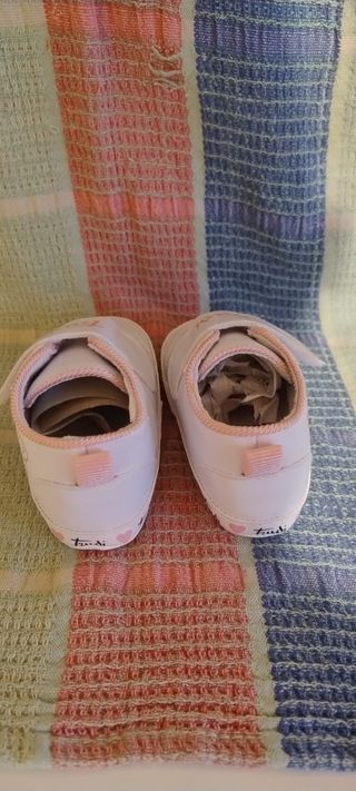 Scarpe bimba Trudy bianche con cuoricini