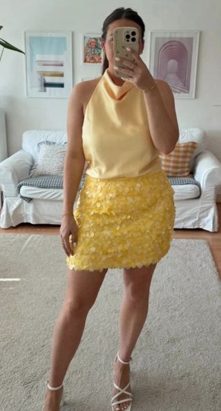 Falda lentejuelas Zara.
