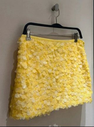 Falda lentejuelas Zara.