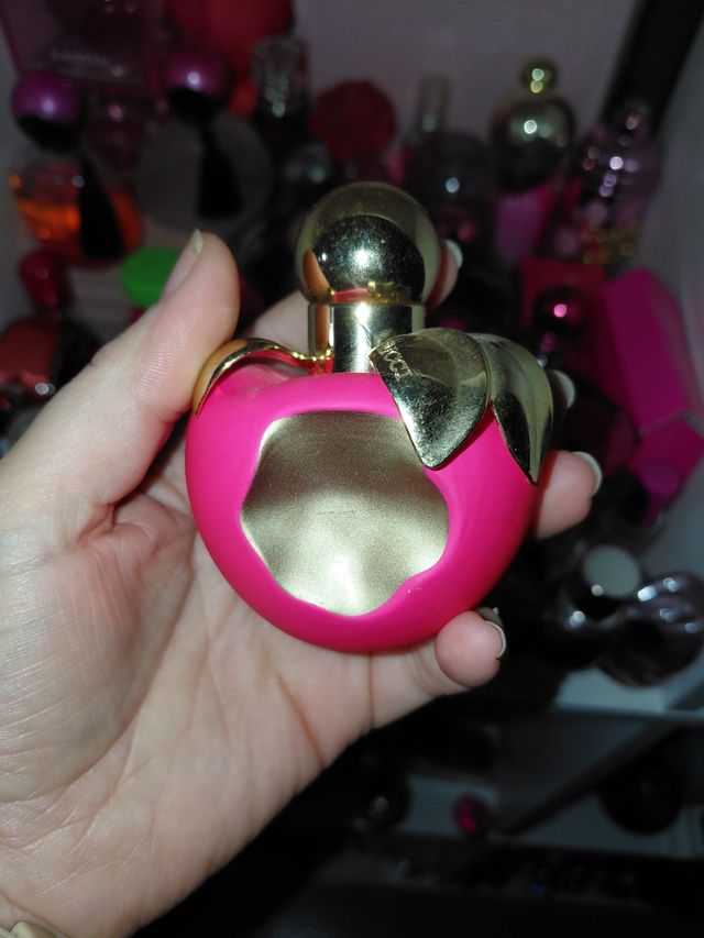 Perfumes variados novos, apenas abertos para foto