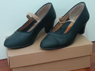 Zapatos Flamenco Negros con Puntillas