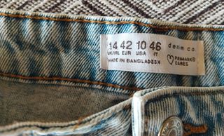 Falda vaquera moderna no elástica ,casi sin uso .