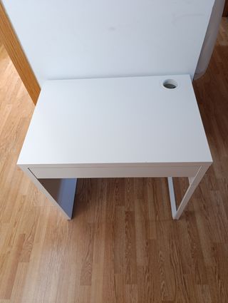 Mesa de estudio blanca
