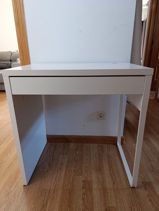 Mesa de estudio blanca