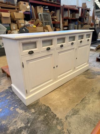 Bufet blanco de madera