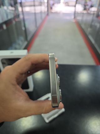 iPhone 16 Pro 256GB Titanio naturale